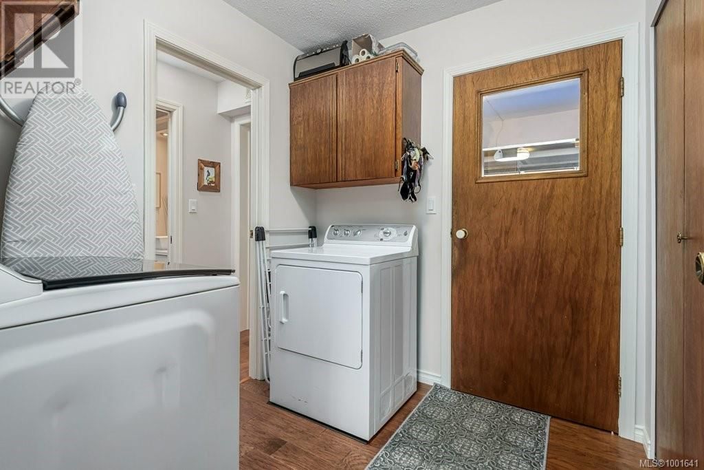 1665 CHESTER PLACE Image 20