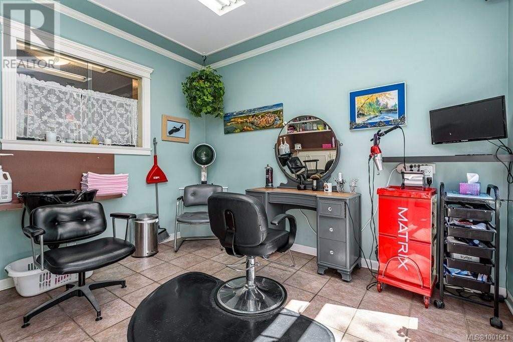 1665 CHESTER PLACE Image 26
