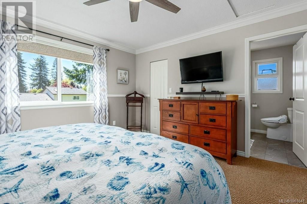 1665 CHESTER PLACE Image 32