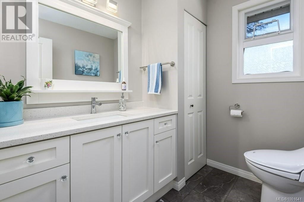 1665 CHESTER PLACE Image 33