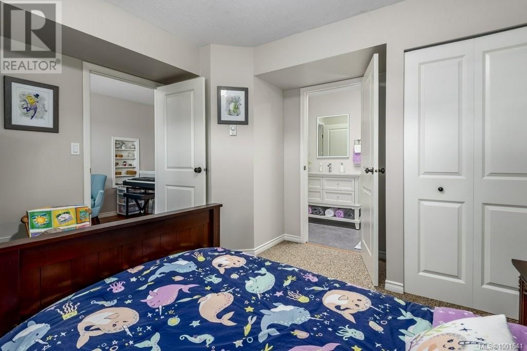 1665 CHESTER PLACE Image 35