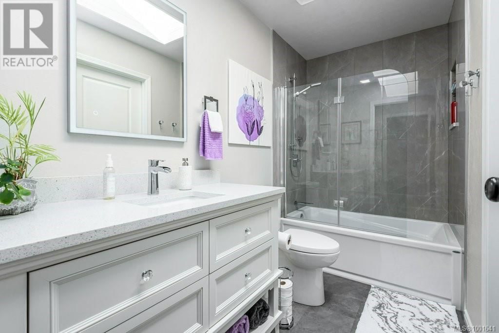 1665 CHESTER PLACE Image 36