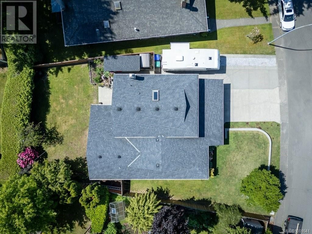 1665 CHESTER PLACE Image 52