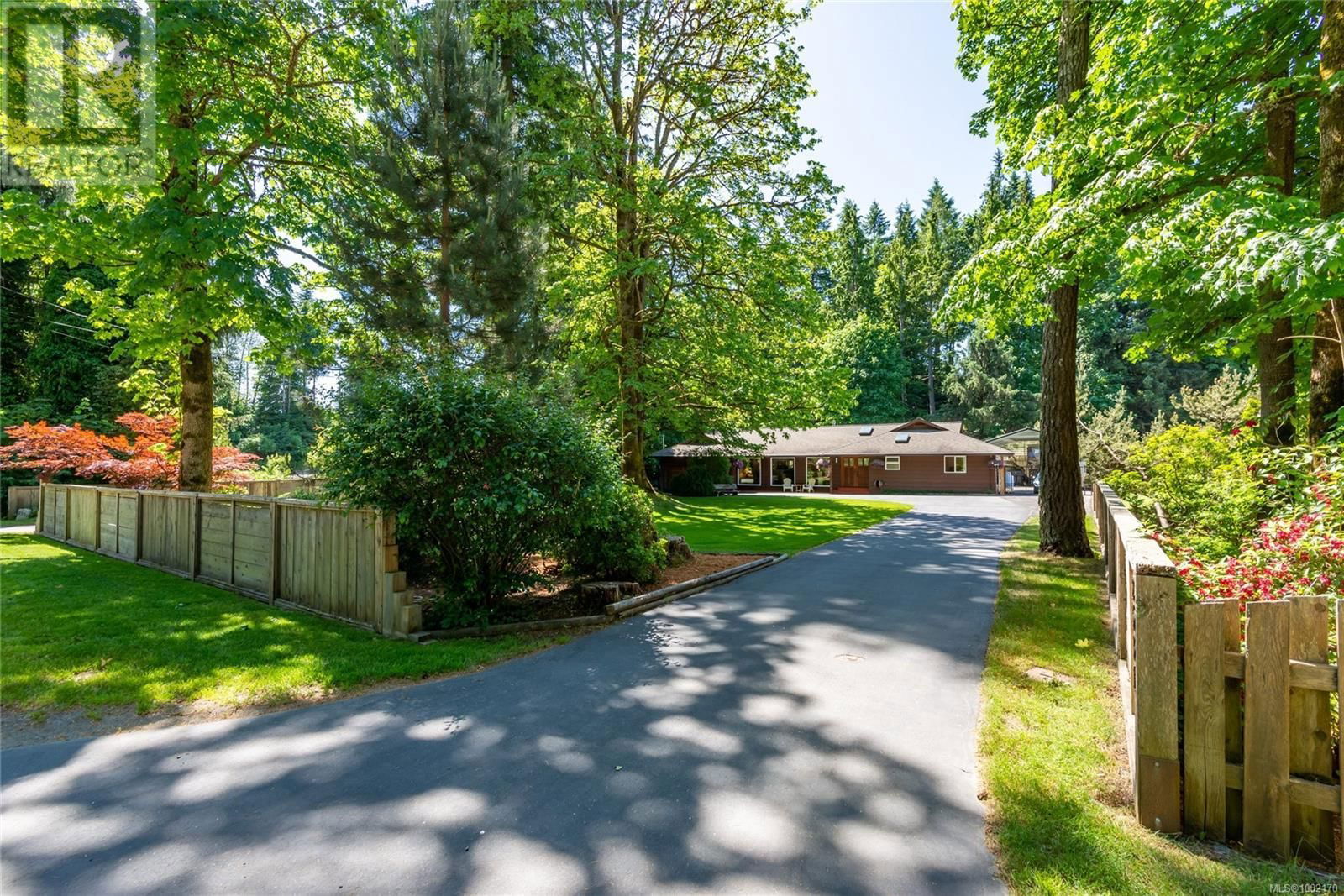 2531 CAMPBELL RIVER ROAD Image 1