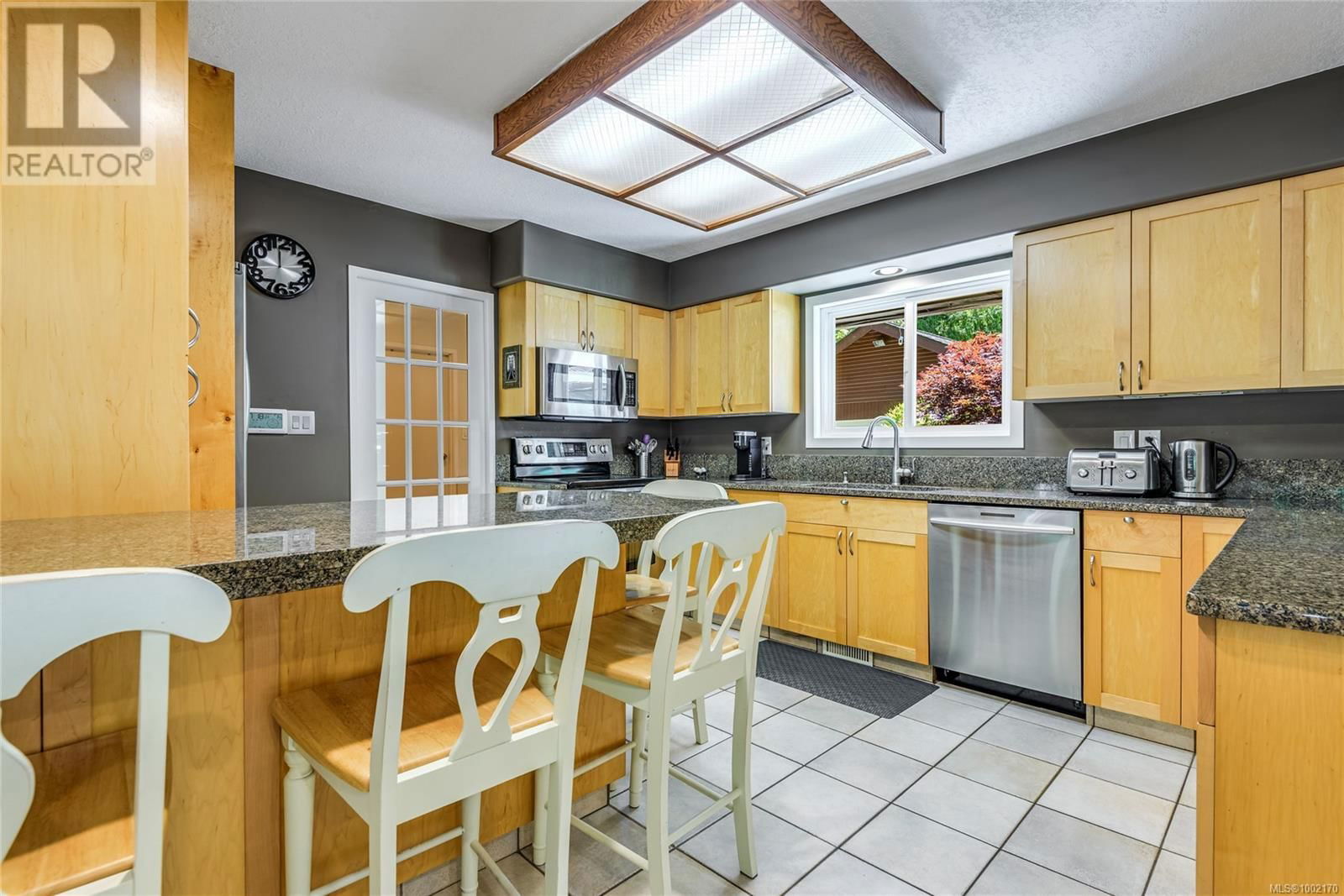 2531 CAMPBELL RIVER ROAD Image 13