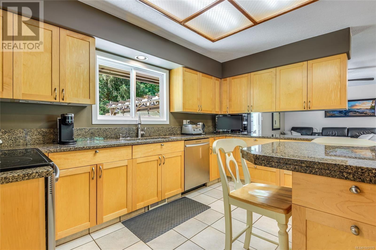 2531 CAMPBELL RIVER ROAD Image 15