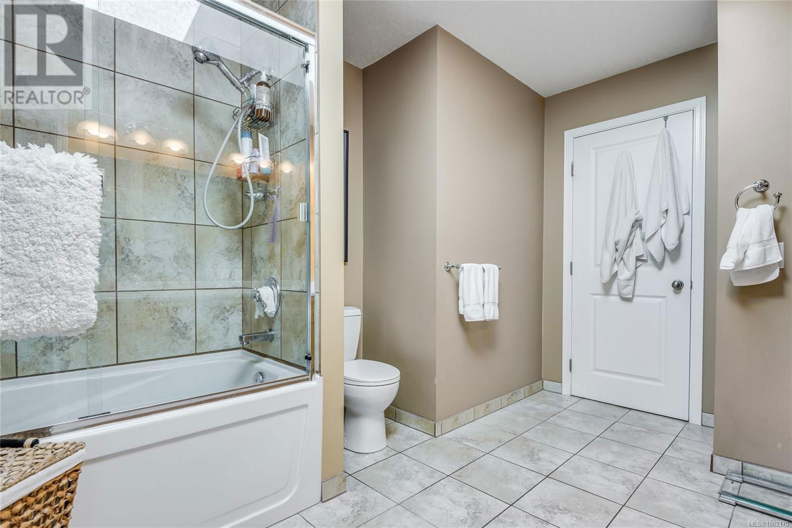 2531 CAMPBELL RIVER ROAD Image 24