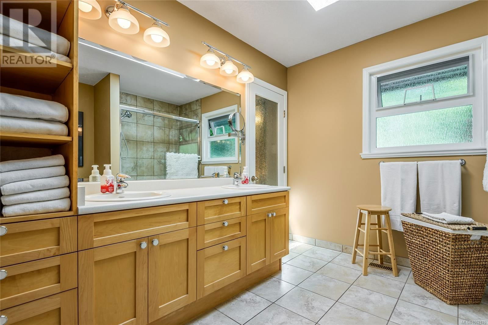 2531 CAMPBELL RIVER ROAD Image 25
