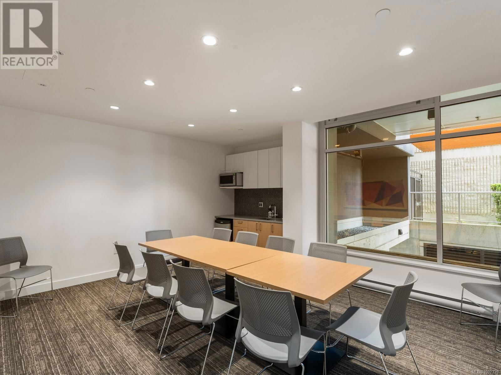 502 - 838 BROUGHTON STREET Image 33