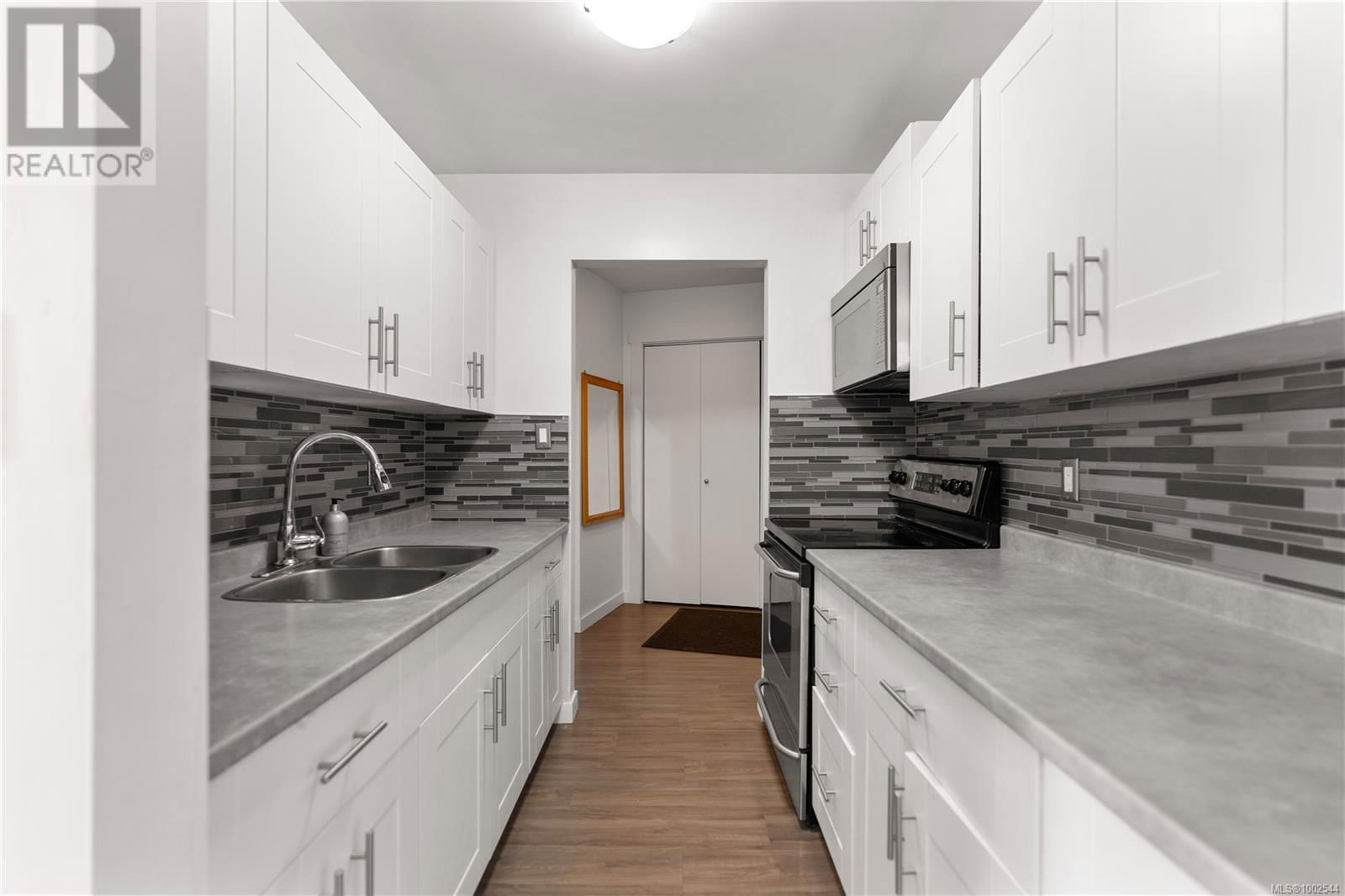 303 - 848 ESQUIMALT ROAD Image 4