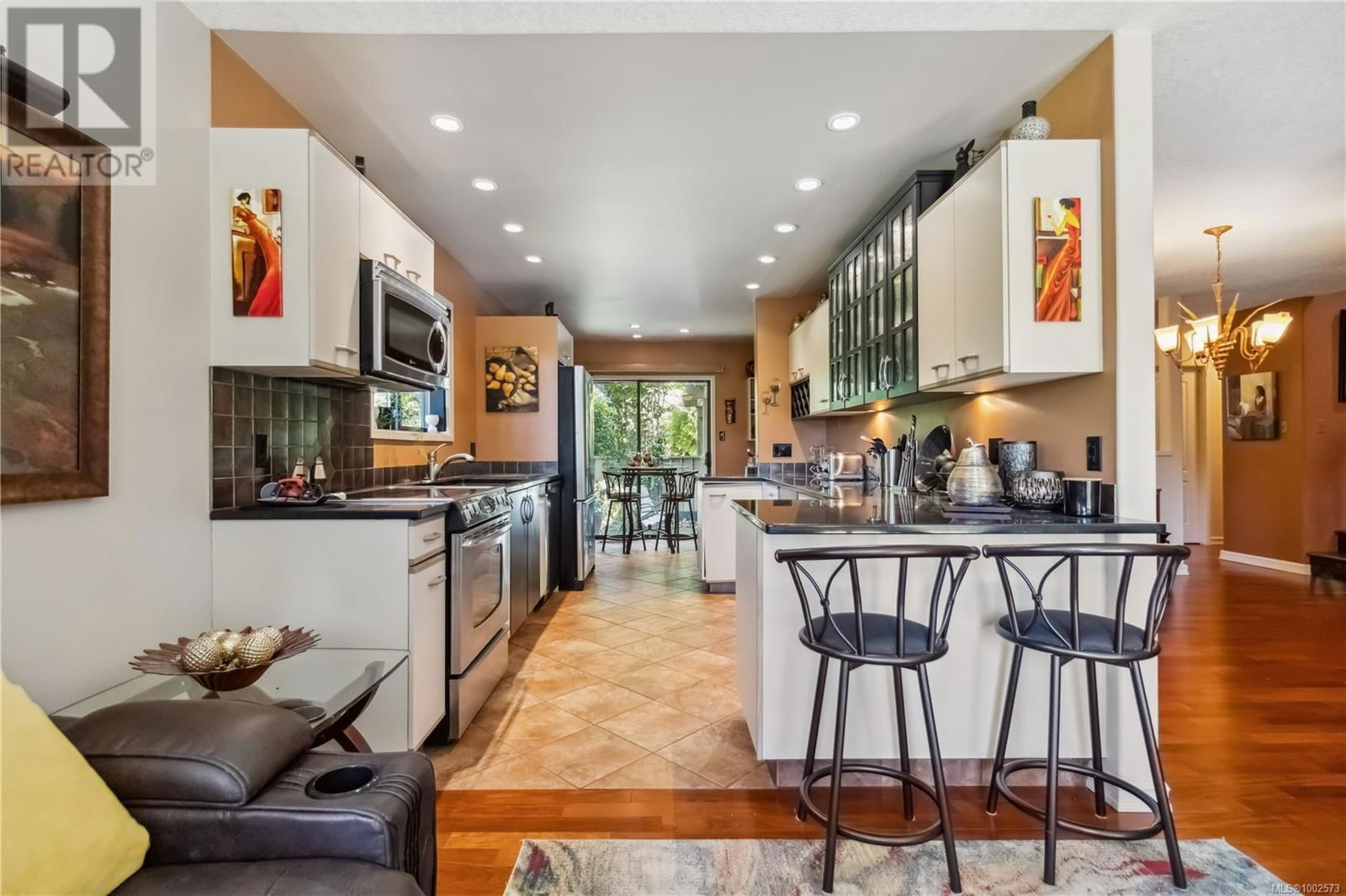 1 - 981 FIR TREE GLEN Image 18