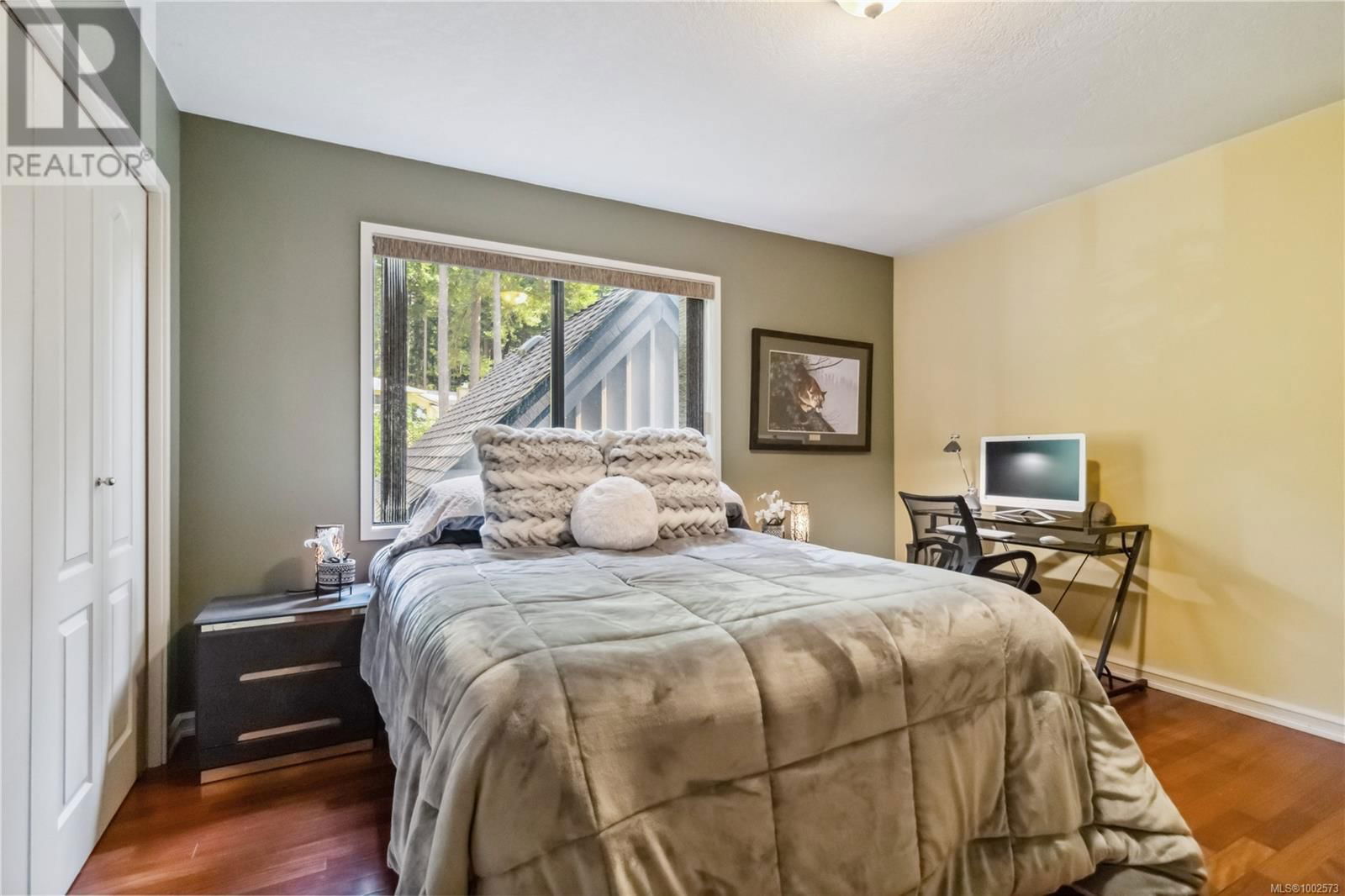 1 - 981 FIR TREE GLEN Image 25