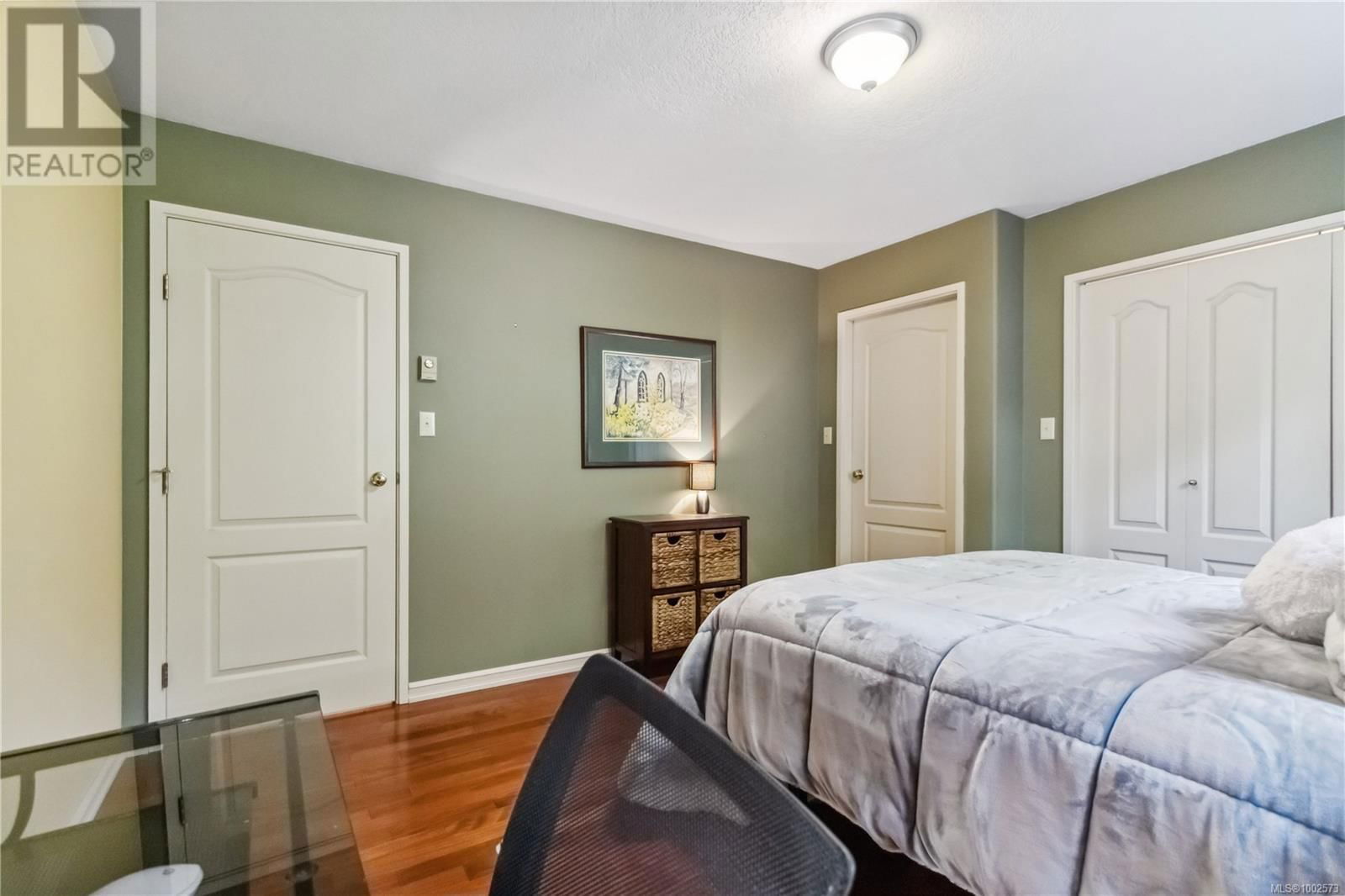 1 - 981 FIR TREE GLEN Image 26