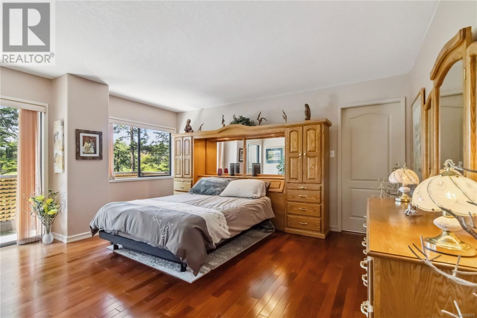 1 - 981 FIR TREE GLEN Image 29