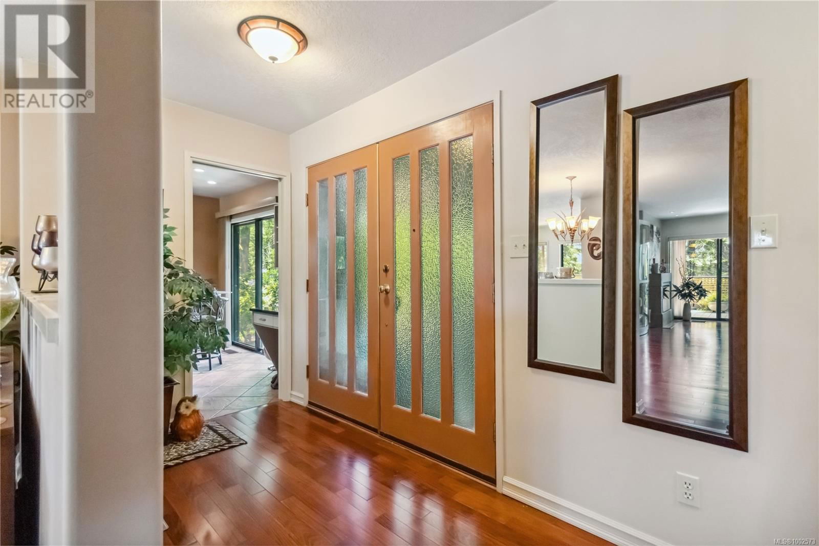 1 - 981 FIR TREE GLEN Image 3