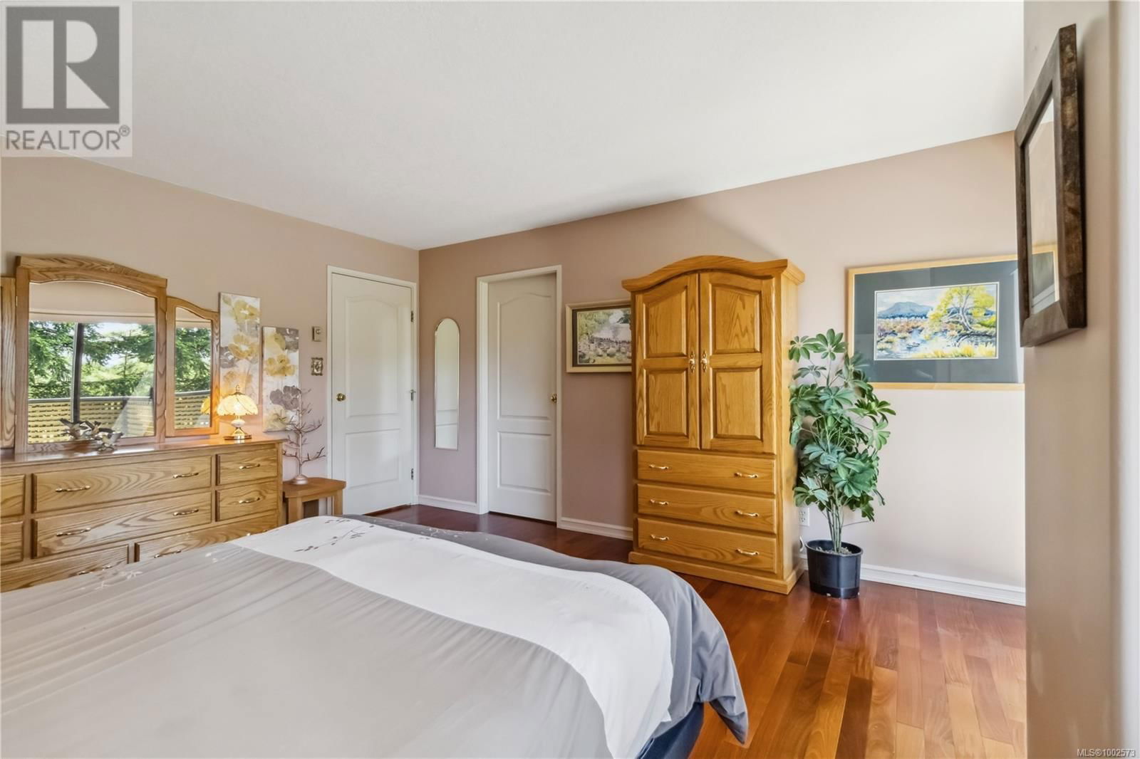 1 - 981 FIR TREE GLEN Image 31
