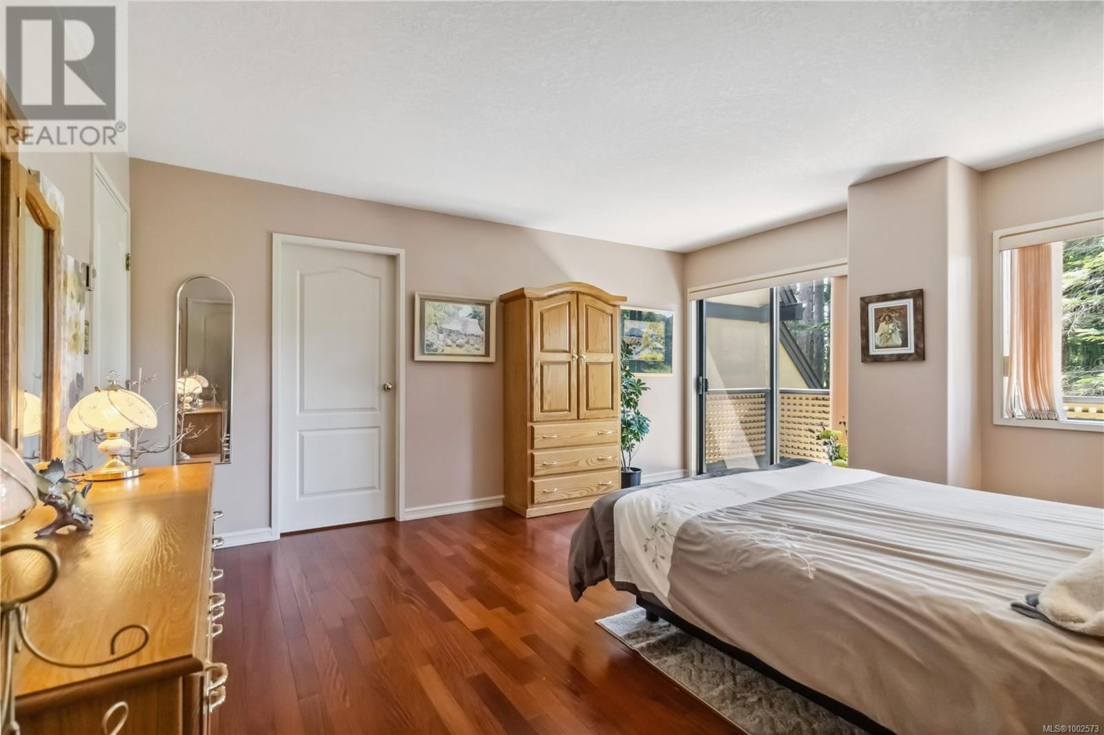 1 - 981 FIR TREE GLEN Image 32