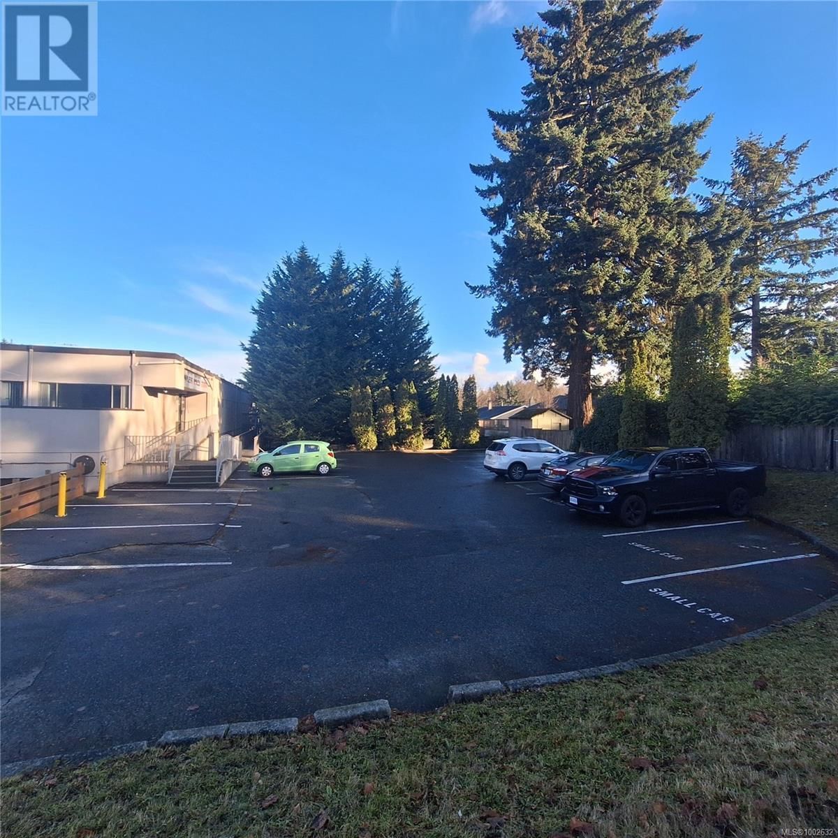 200 - 1585 BOWEN ROAD Image 1