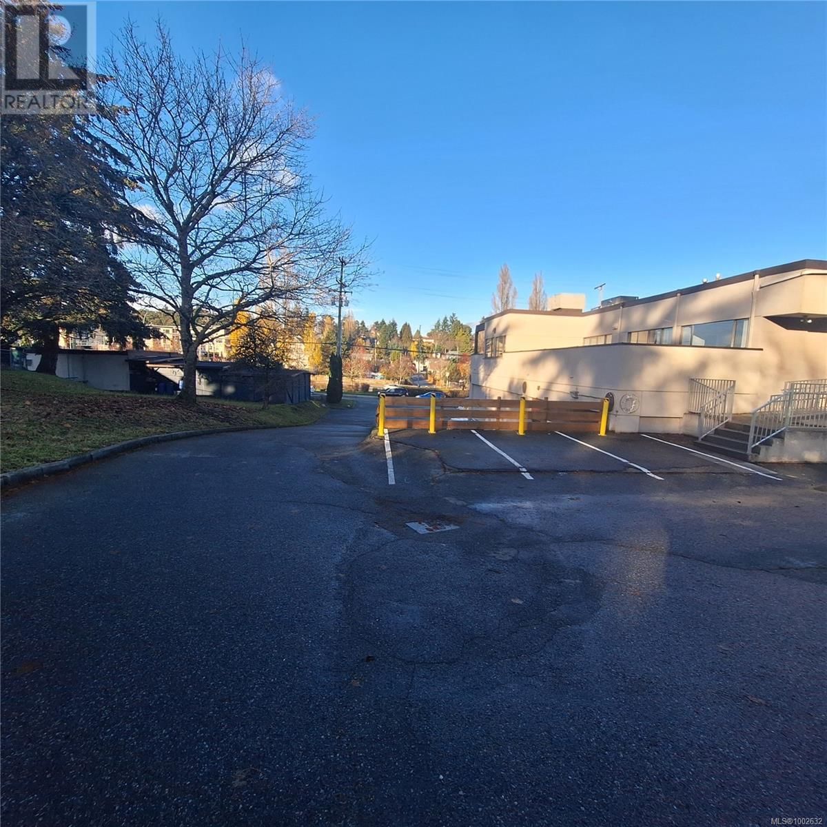 200 - 1585 BOWEN ROAD Image 8