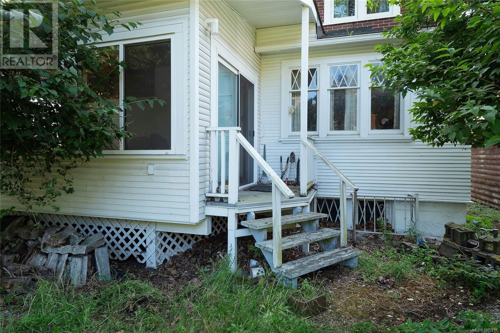 1539 MONTEREY AVENUE Image 32