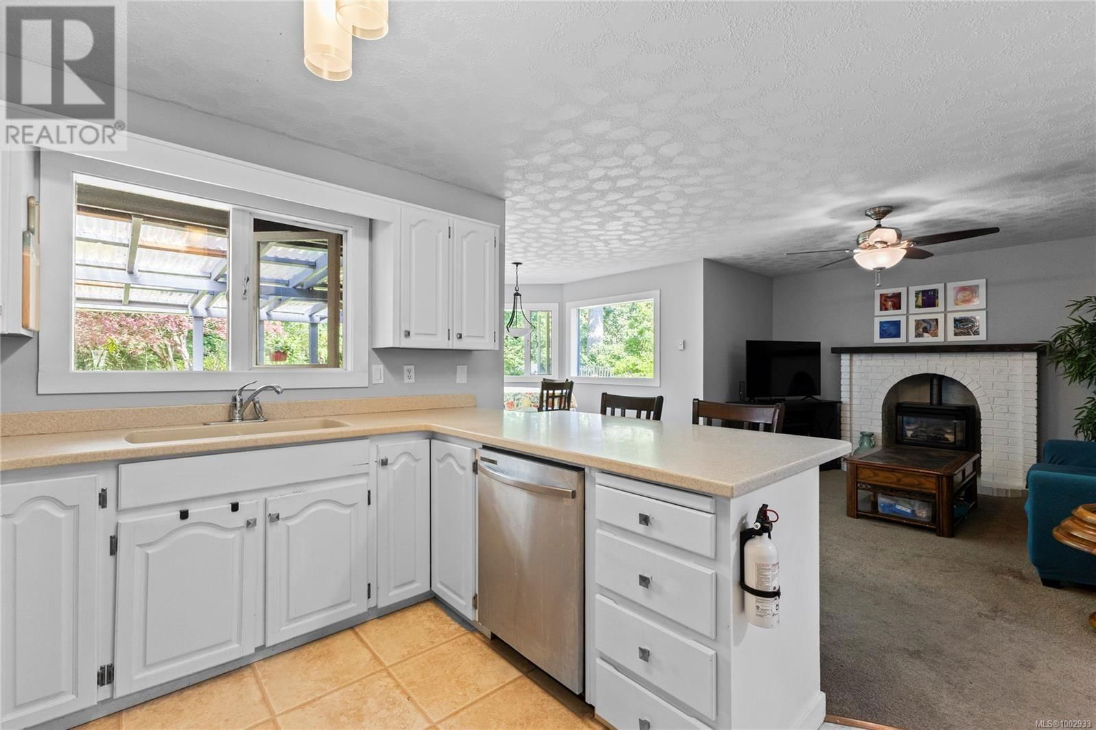 1692 MEADOWBROOK DRIVE Image 4