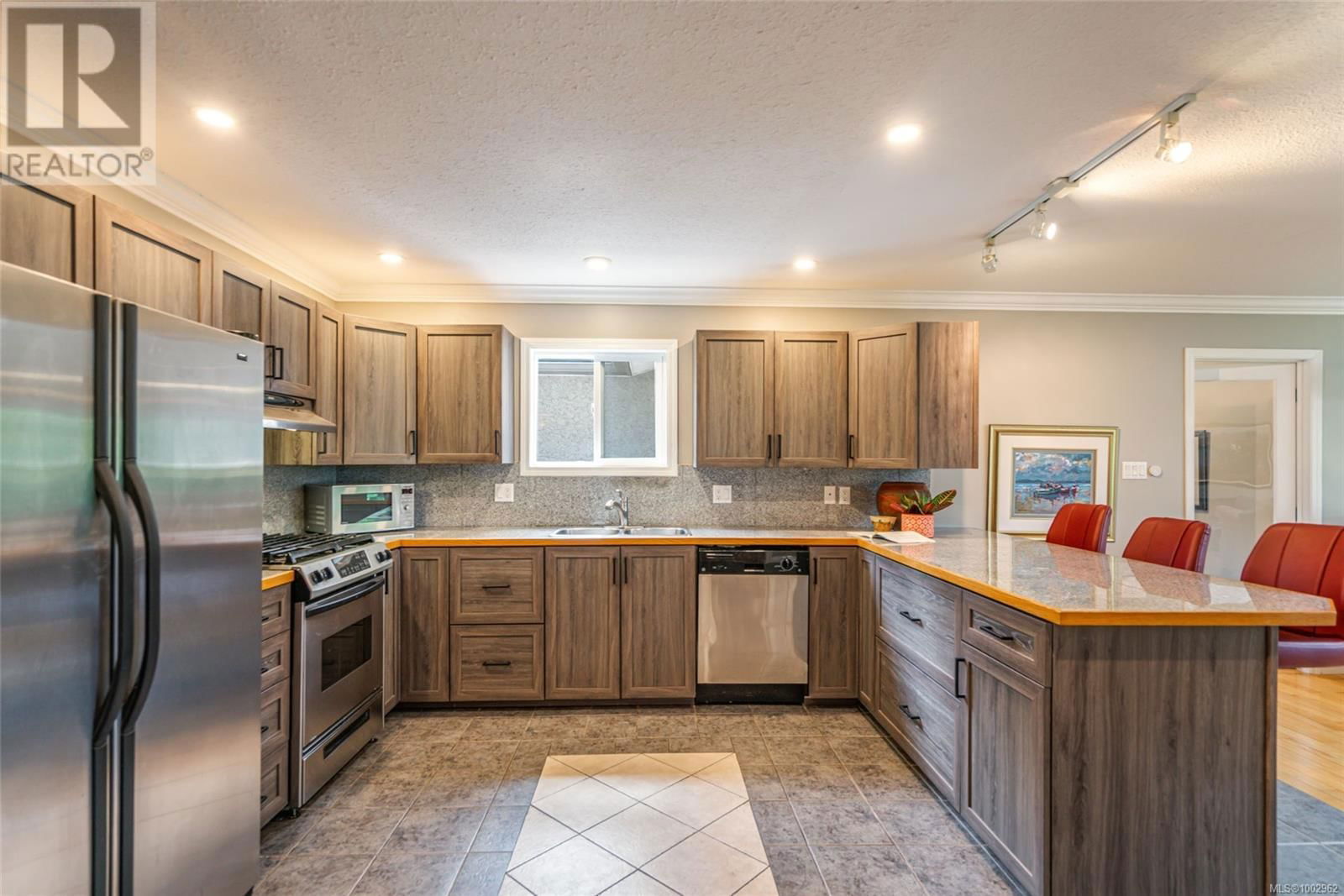 1023 HARLEQUIN ROAD Image 14
