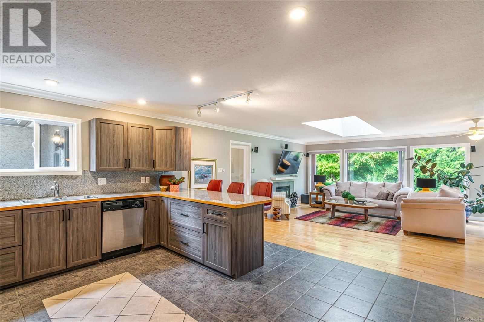 1023 HARLEQUIN ROAD Image 15