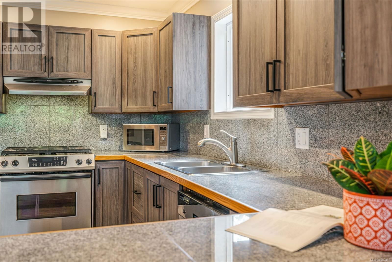 1023 HARLEQUIN ROAD Image 16