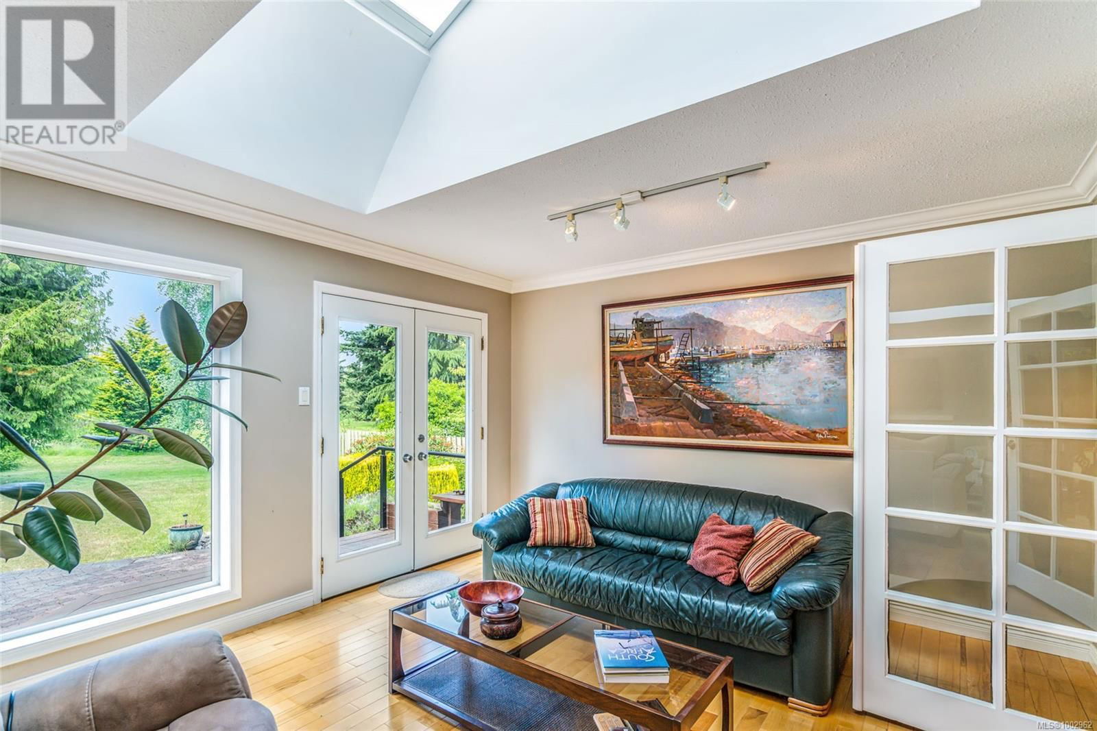 1023 HARLEQUIN ROAD Image 9