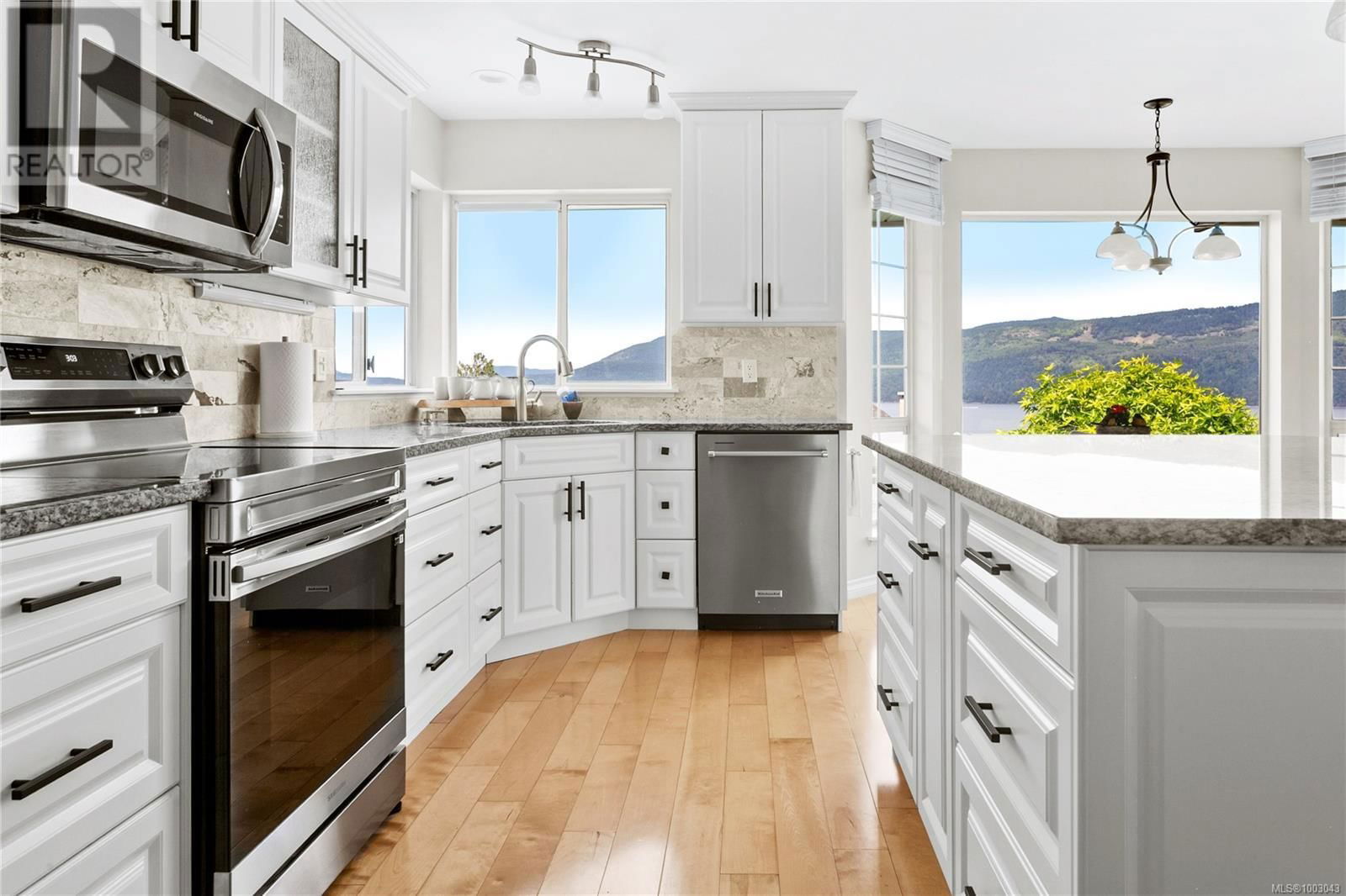 552 MARINE VIEW Image 11