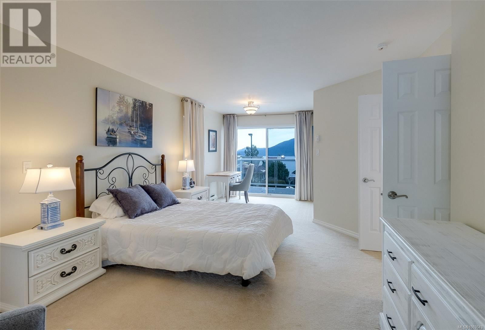 552 MARINE VIEW Image 19