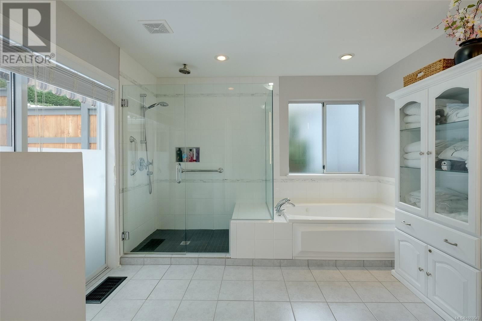 552 MARINE VIEW Image 21