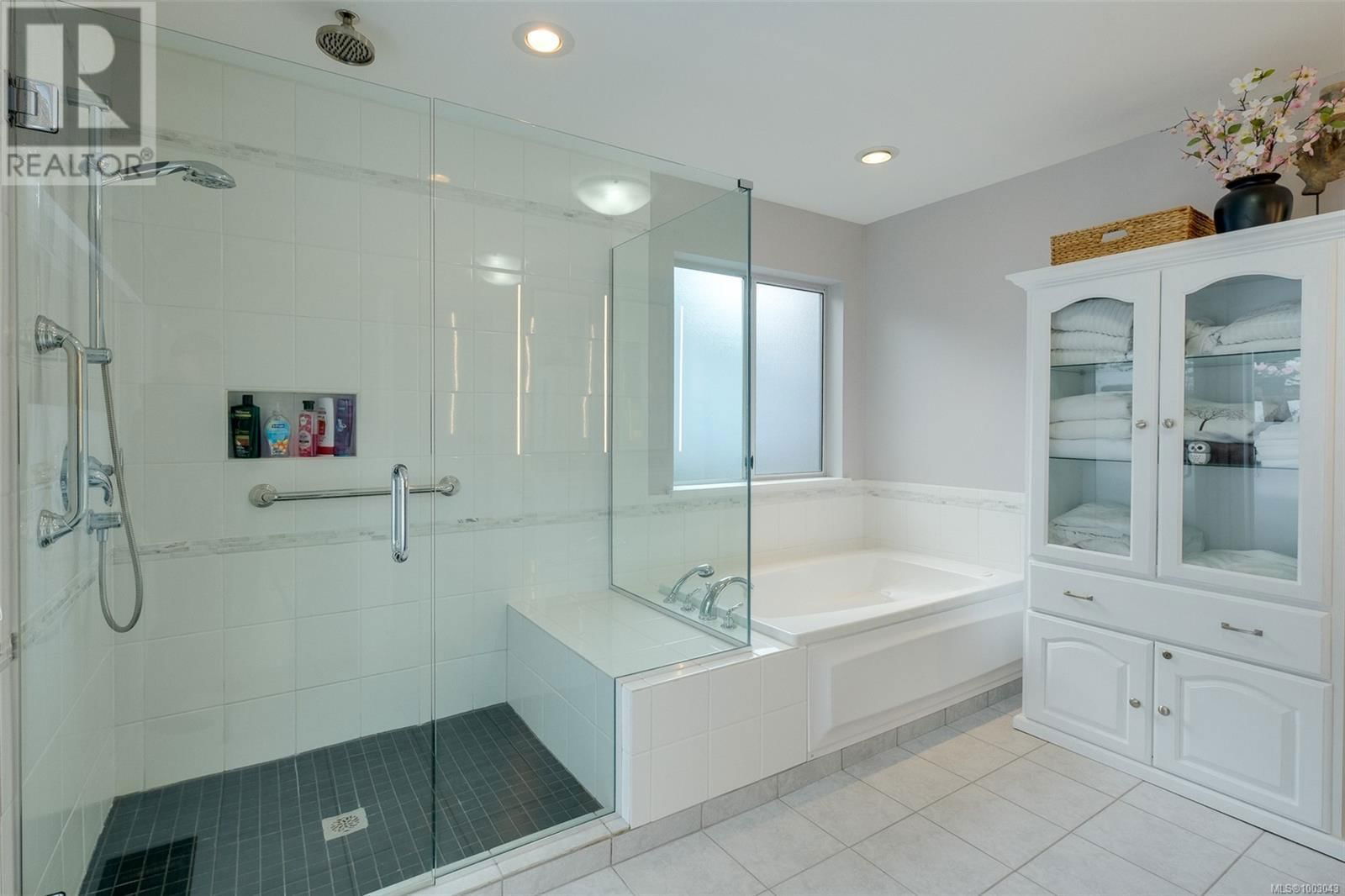 552 MARINE VIEW Image 22
