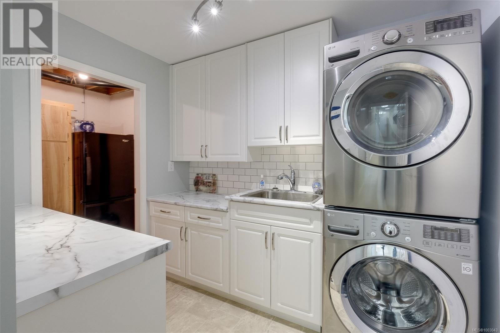 552 MARINE VIEW Image 37