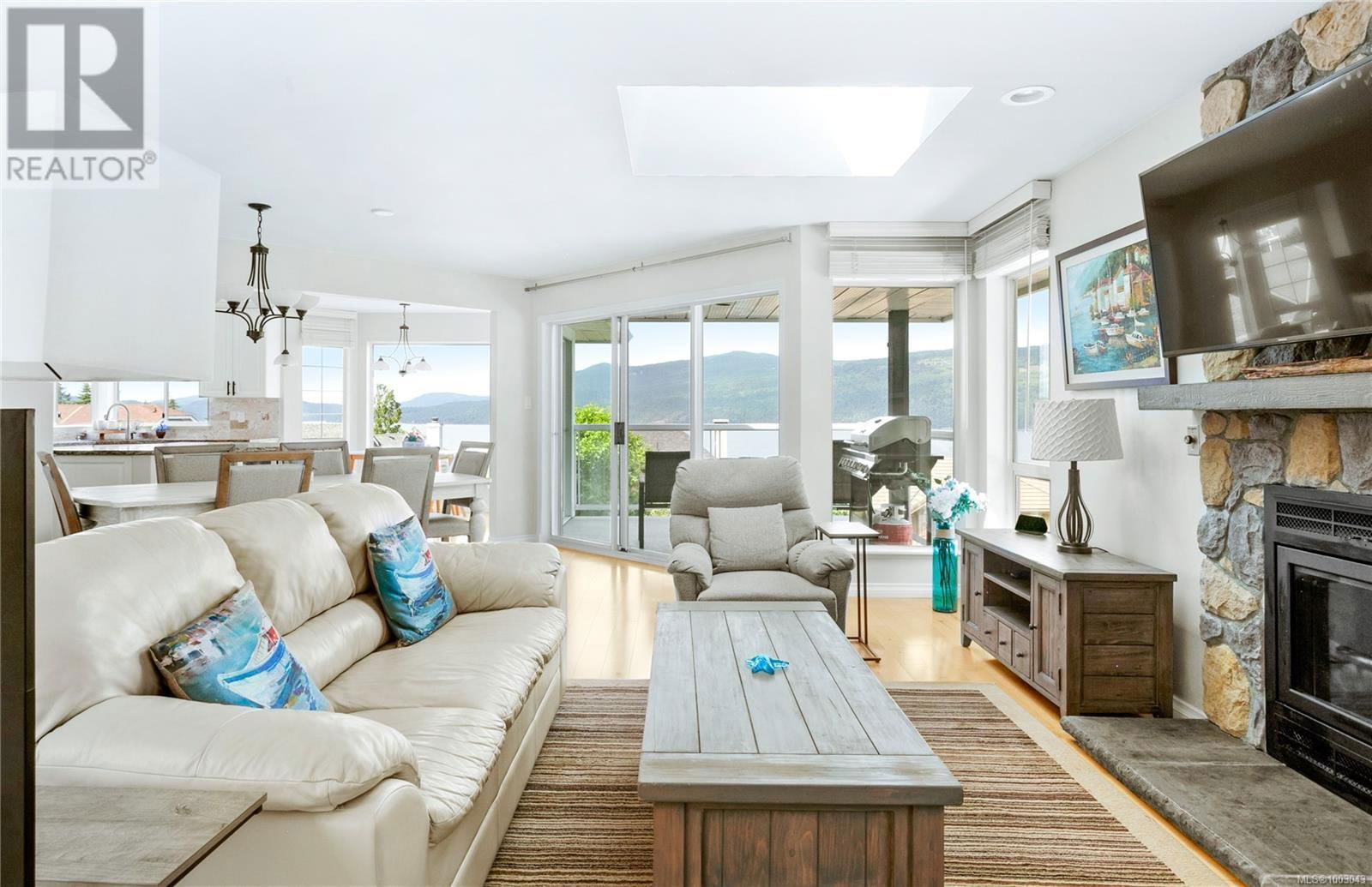 552 MARINE VIEW Image 4
