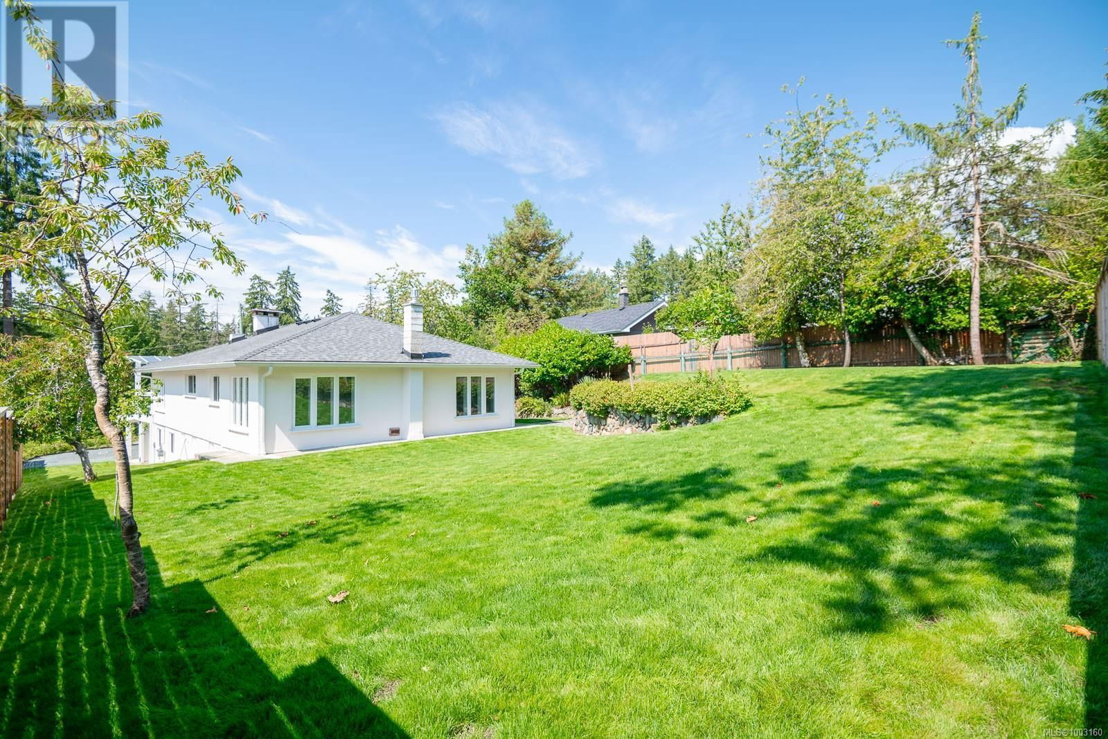 5843 STRATHCONA STREET Image 12