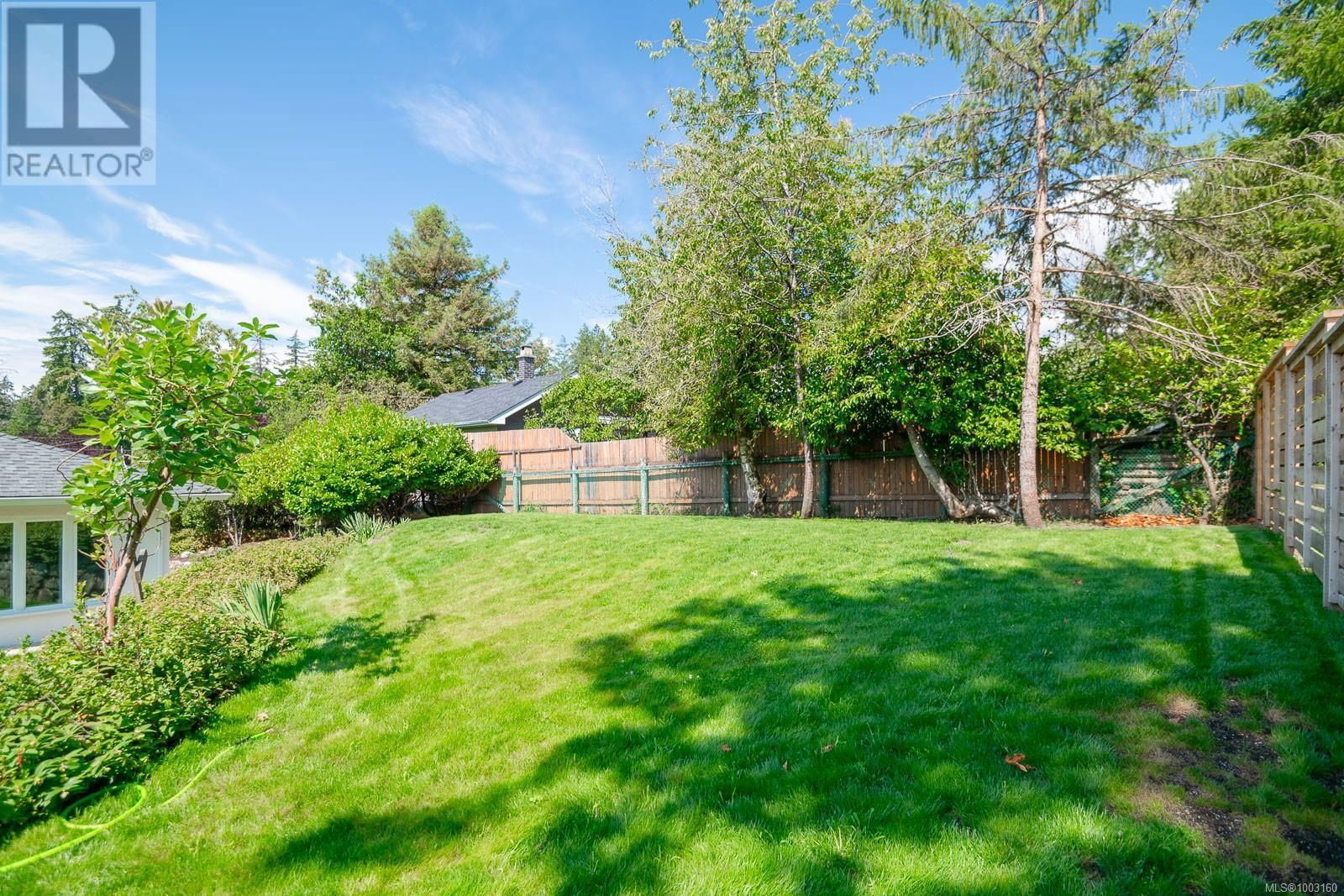 5843 STRATHCONA STREET Image 13