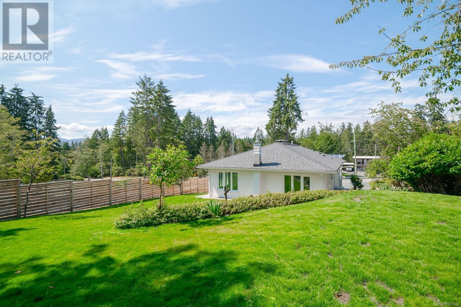 5843 STRATHCONA STREET Image 14
