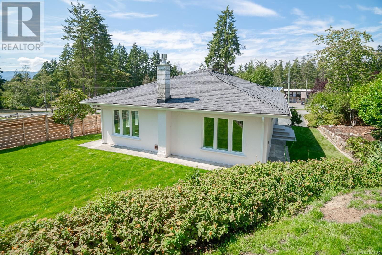 5843 STRATHCONA STREET Image 15