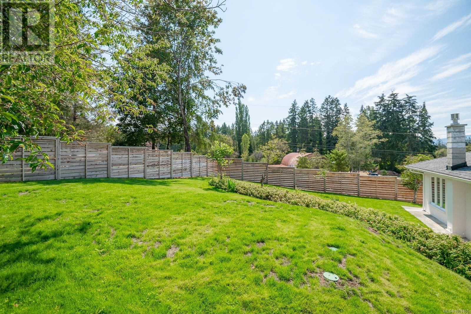 5843 STRATHCONA STREET Image 16
