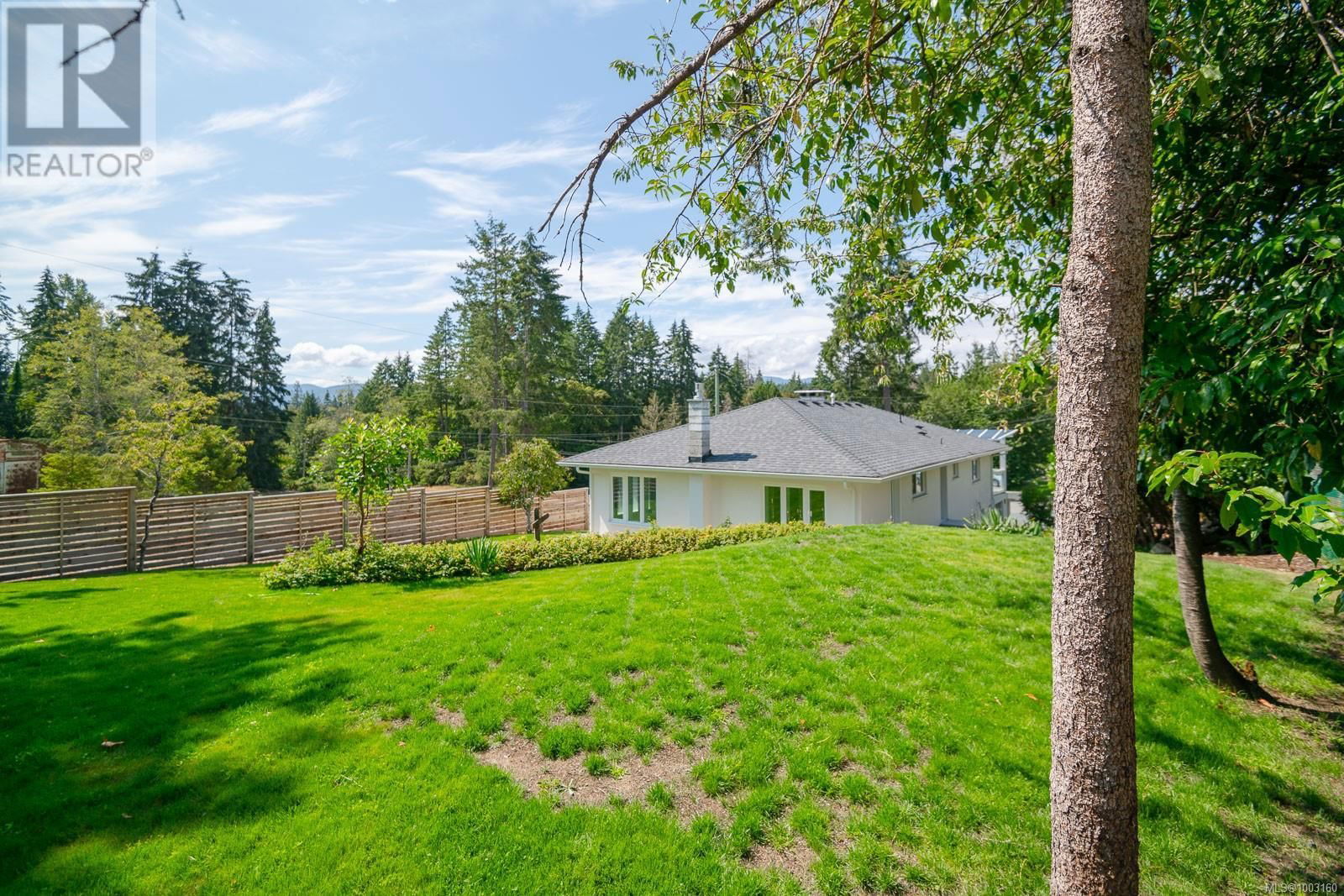 5843 STRATHCONA STREET Image 18