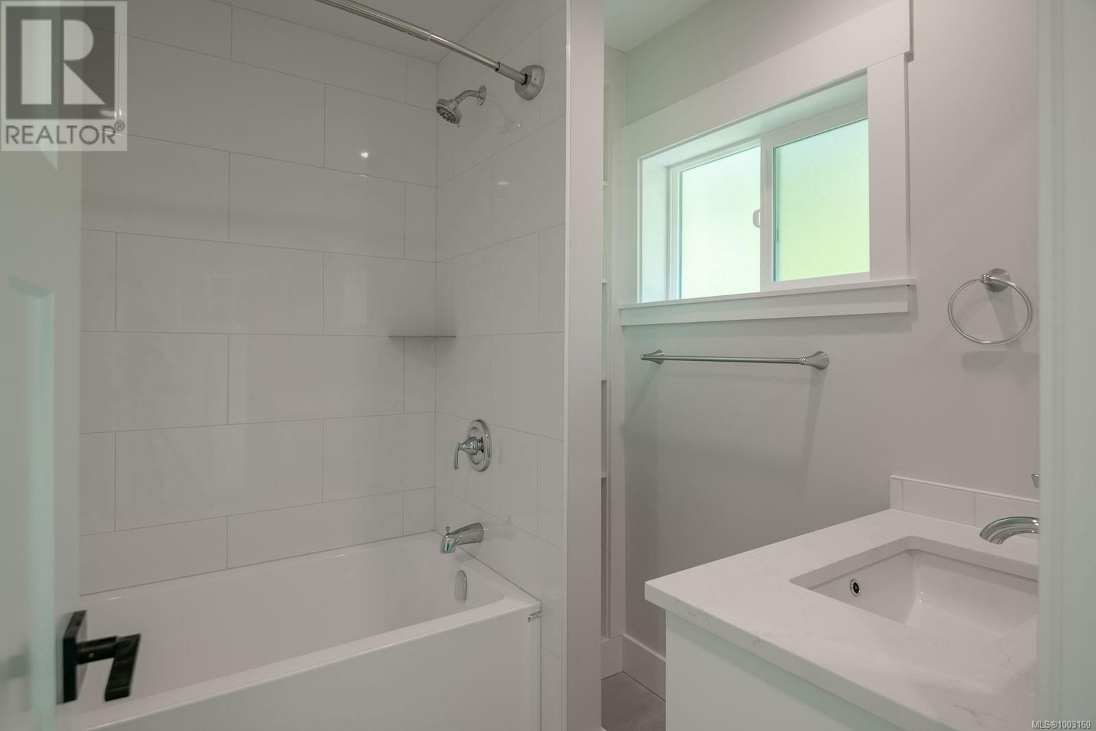 5843 STRATHCONA STREET Image 26