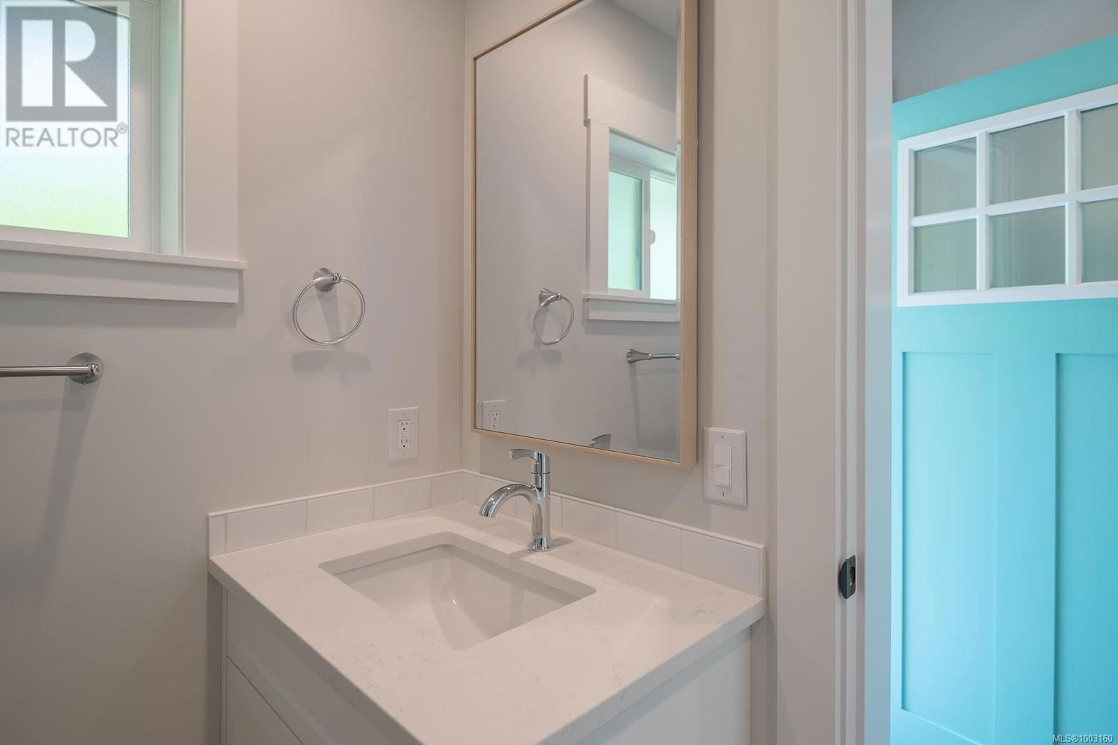 5843 STRATHCONA STREET Image 27