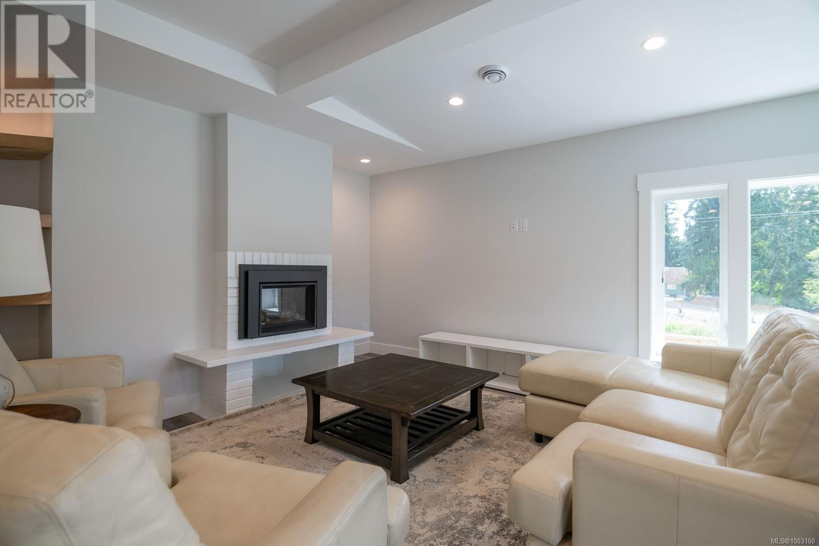 5843 STRATHCONA STREET Image 29