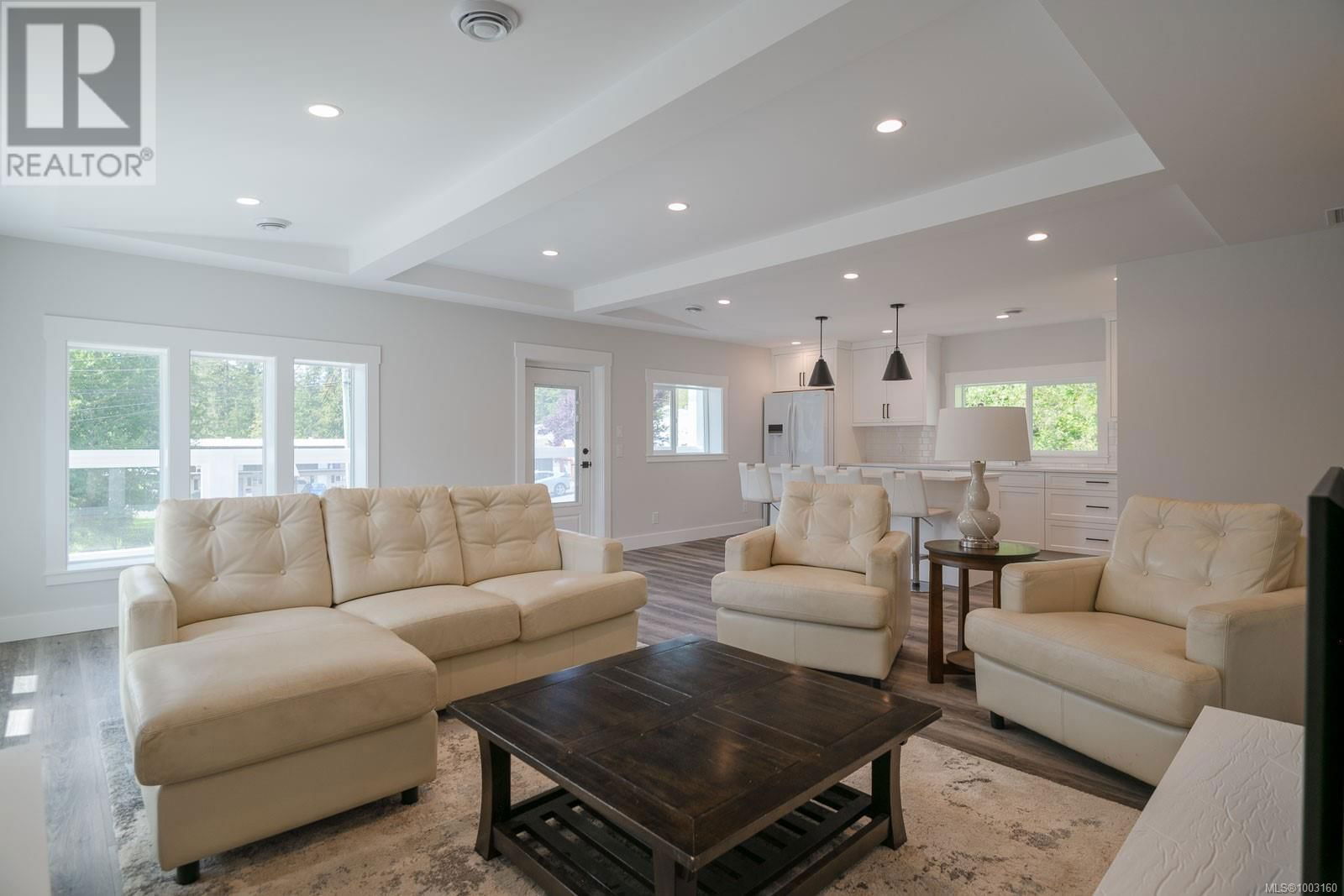 5843 STRATHCONA STREET Image 31