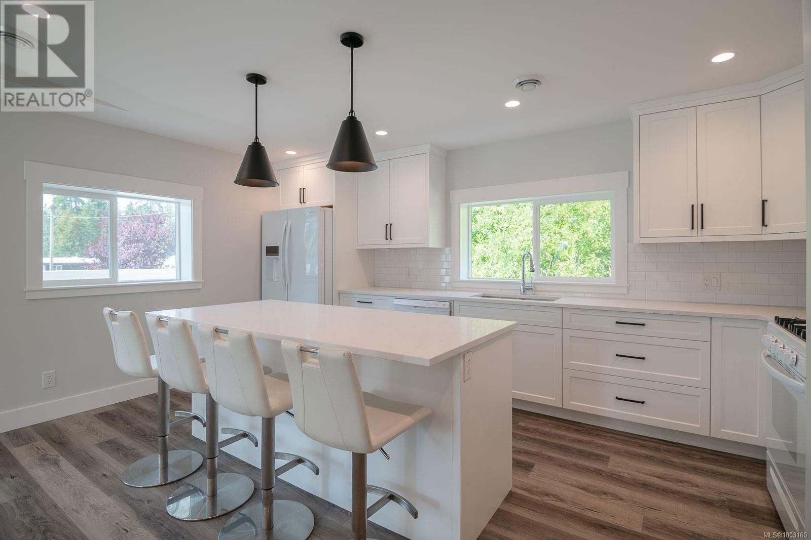 5843 STRATHCONA STREET Image 35