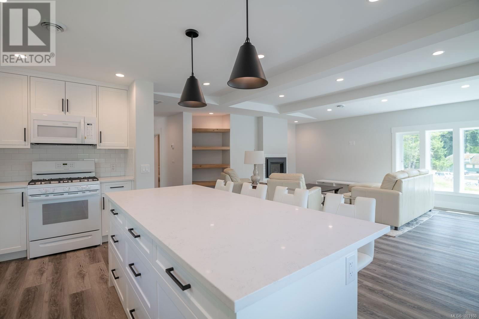 5843 STRATHCONA STREET Image 37