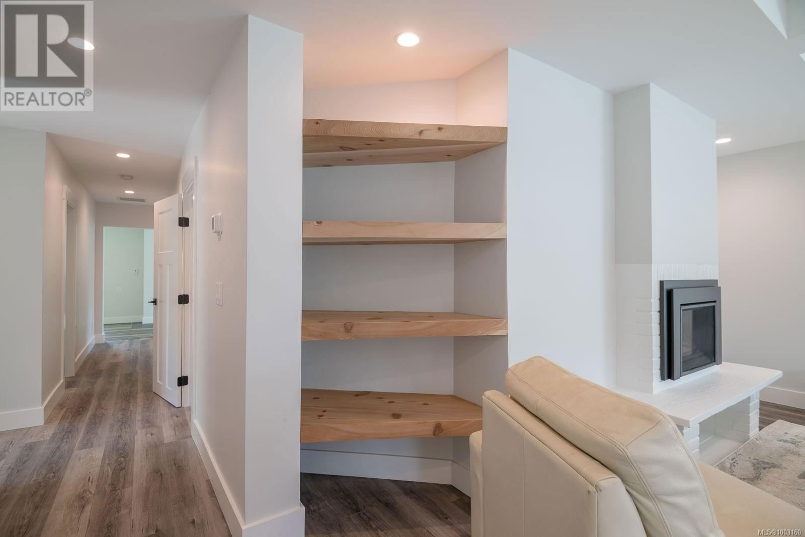 5843 STRATHCONA STREET Image 39