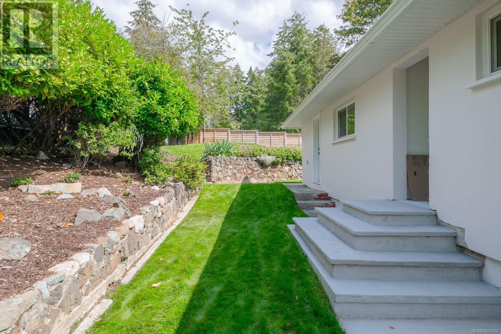 5843 STRATHCONA STREET Image 4