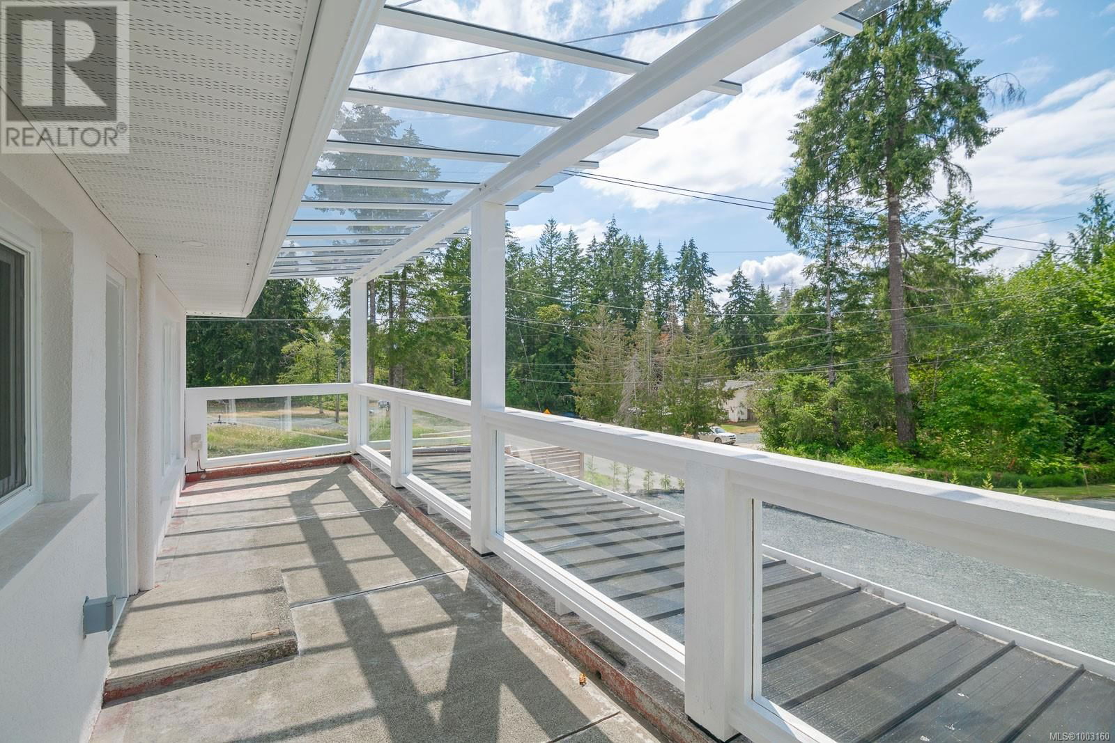 5843 STRATHCONA STREET Image 40